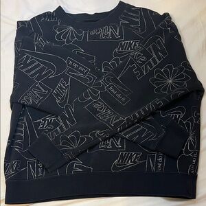 Nike Woman’s Black Crewneck